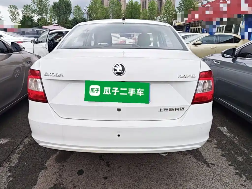 Skoda Rapid — миниатюра 6