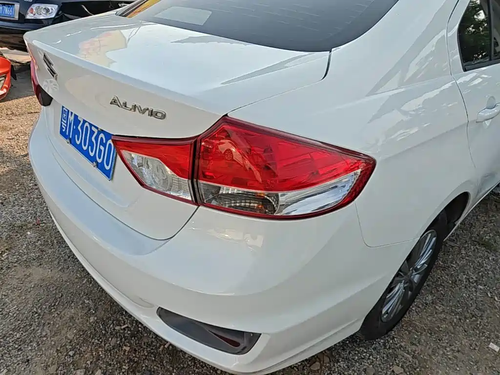 Suzuki Alivio — миниатюра 8