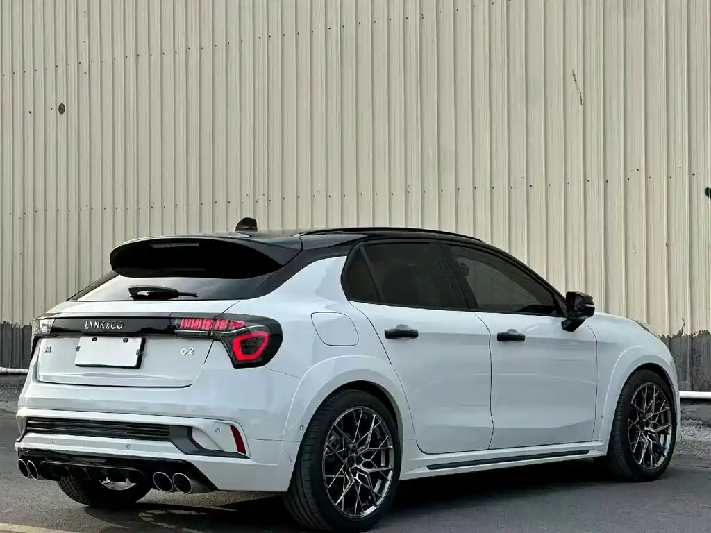 Lynk & Co 02 Hatchback — миниатюра 9