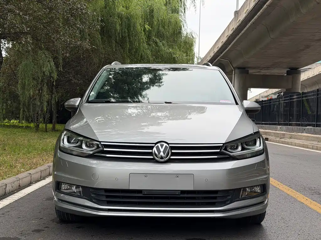 Volkswagen Touran — миниатюра 2