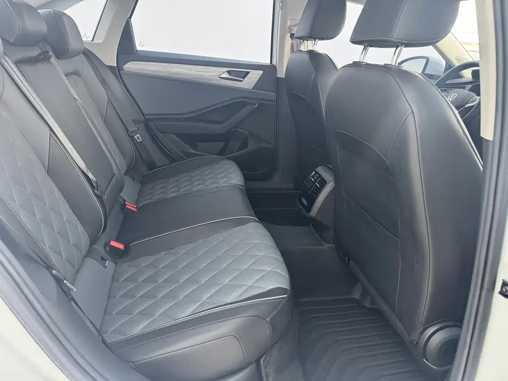 Volkswagen Sagitar — миниатюра 7