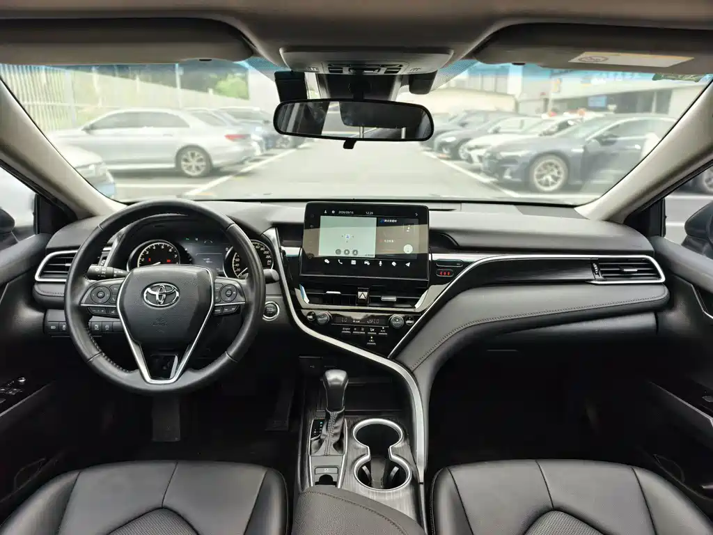 Toyota Camry — миниатюра 12