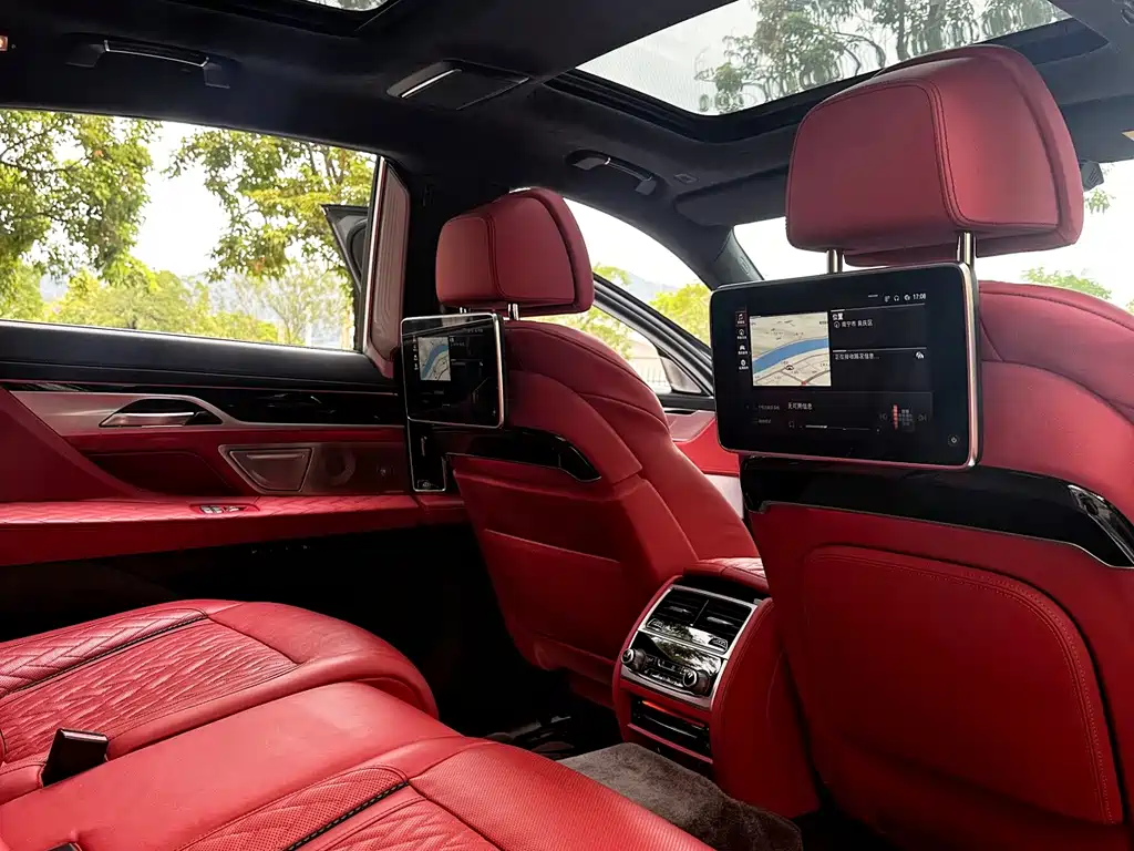 BMW 7 Series — миниатюра 7