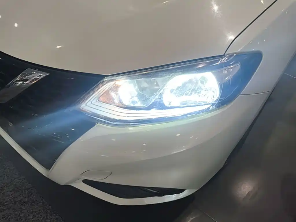Nissan Tiida — миниатюра 24