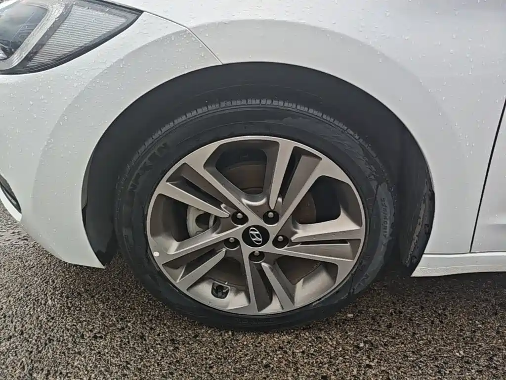 Hyundai Elantra — миниатюра 25