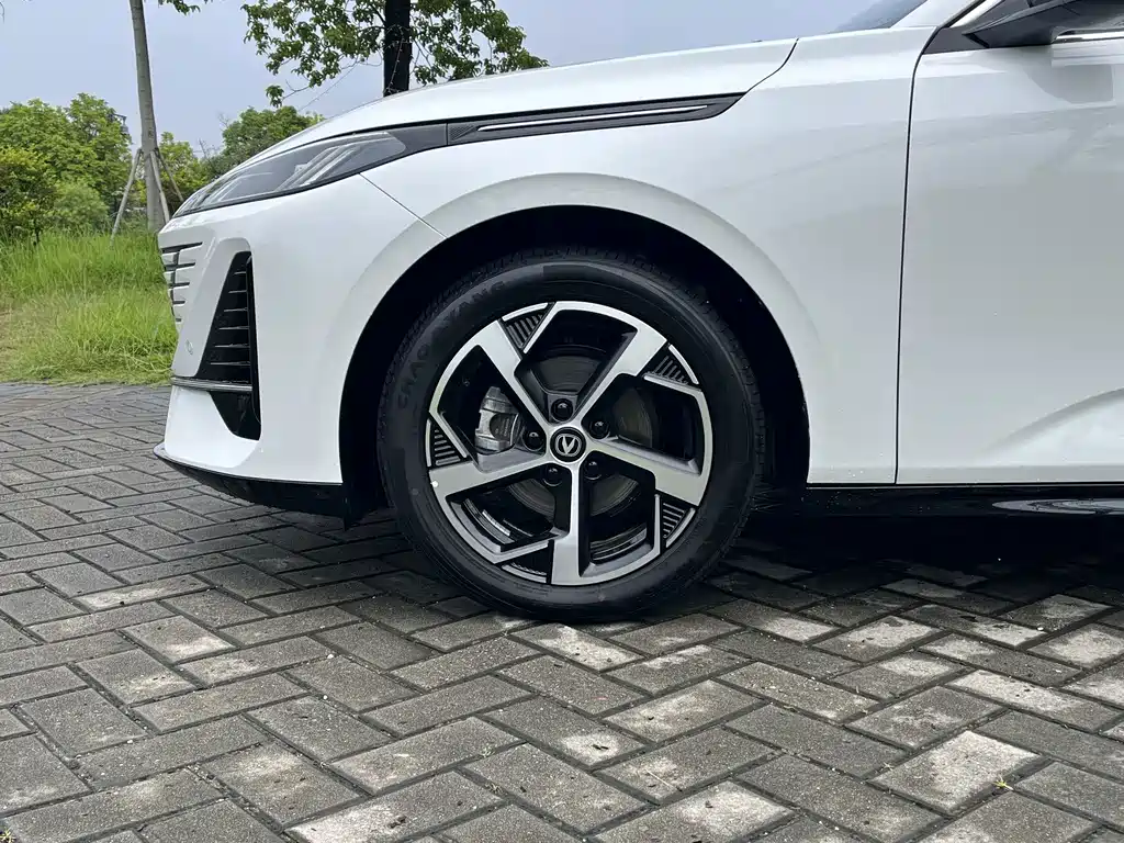 Changan Eado — миниатюра 10