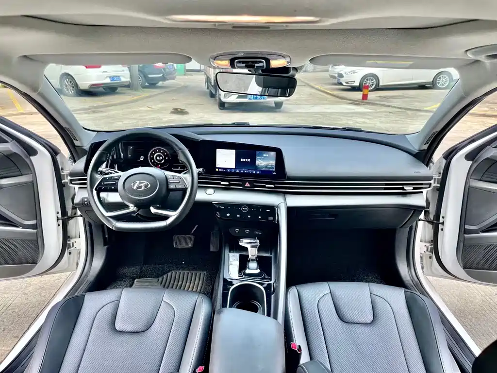 Hyundai Elantra — миниатюра 6