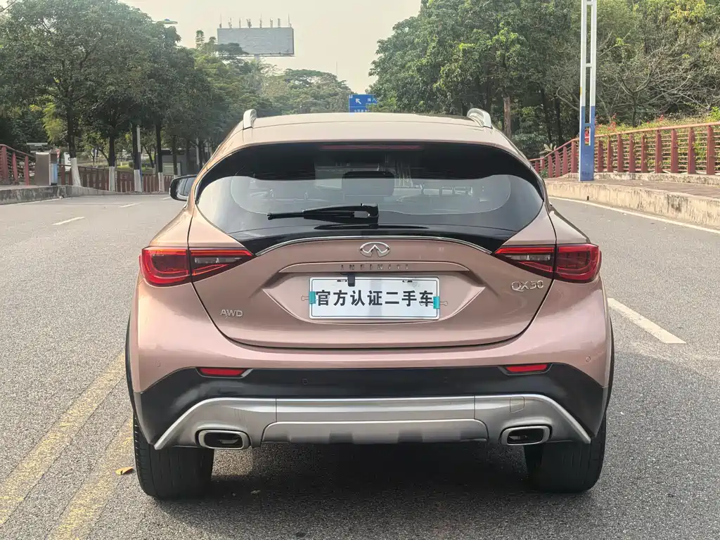 INFINITI QX30