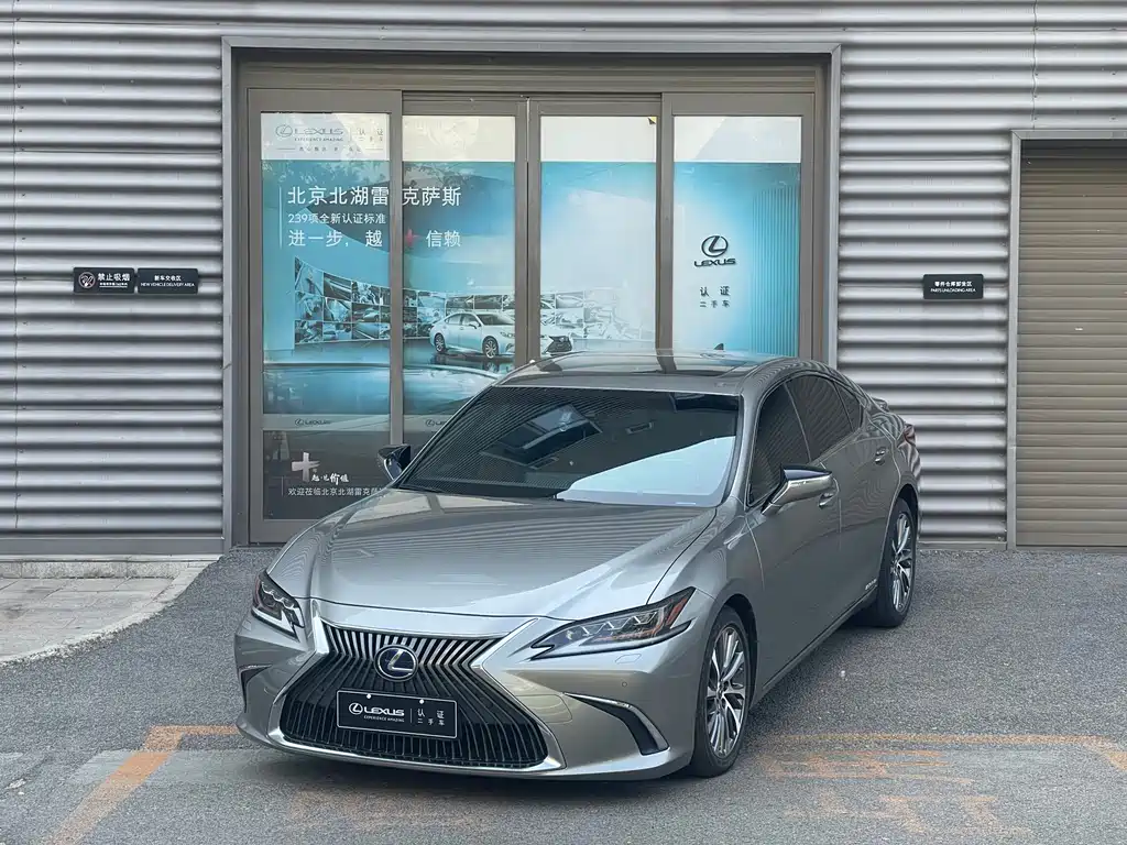 Lexus ES 2021