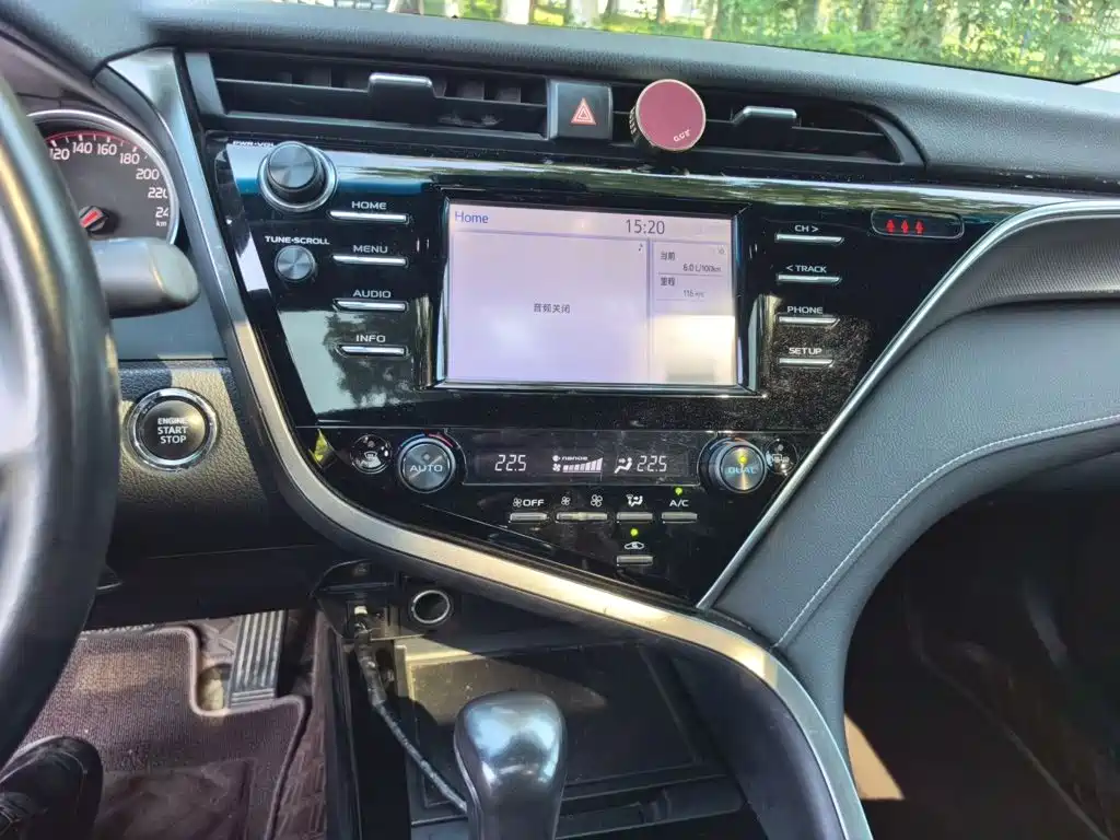 Toyota Camry — миниатюра 6