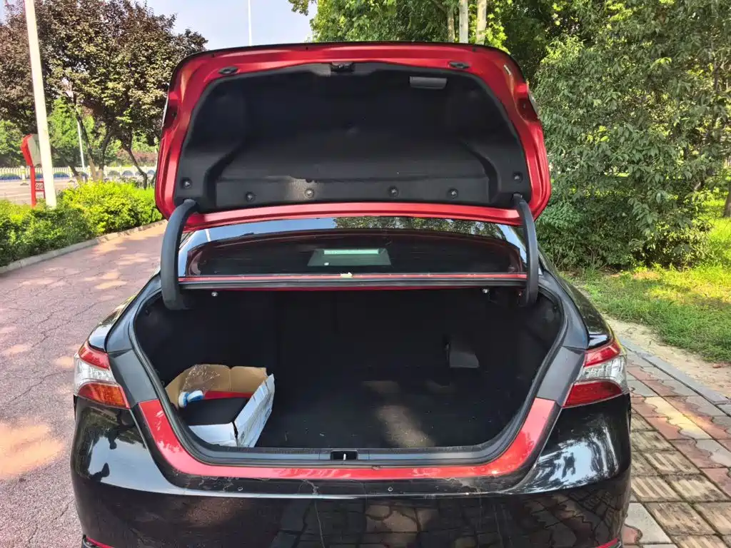 Toyota Camry — миниатюра 10