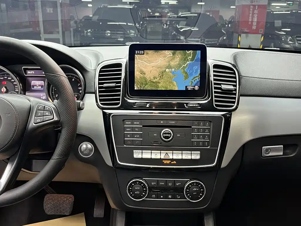 Mercedes-Benz GLS — миниатюра 28