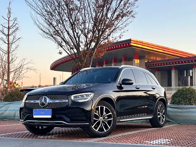 MERCEDES-BENZ GLC