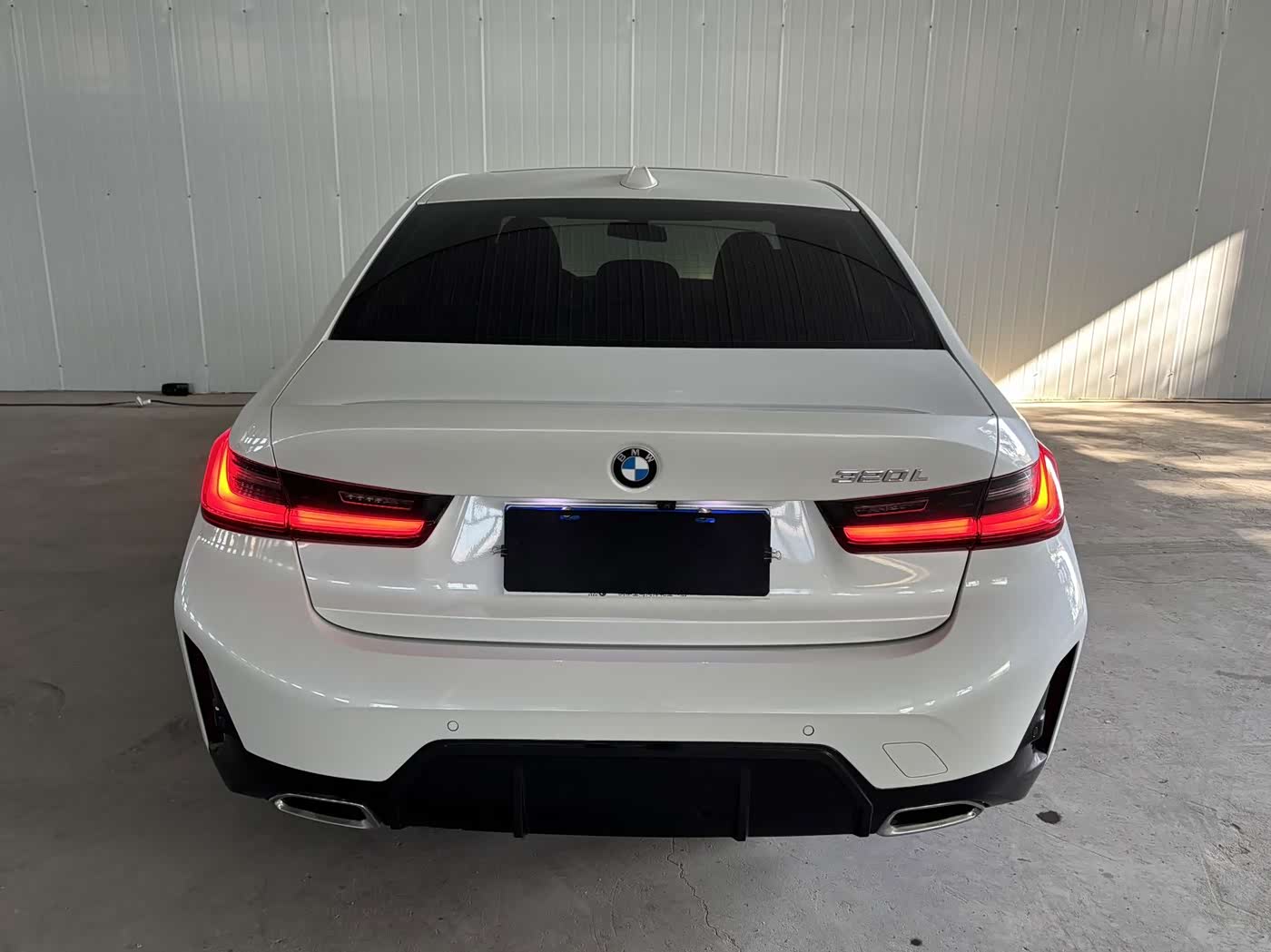 BMW 3 Series 2.0 л 2023 г. Белый, пробег 25000 км