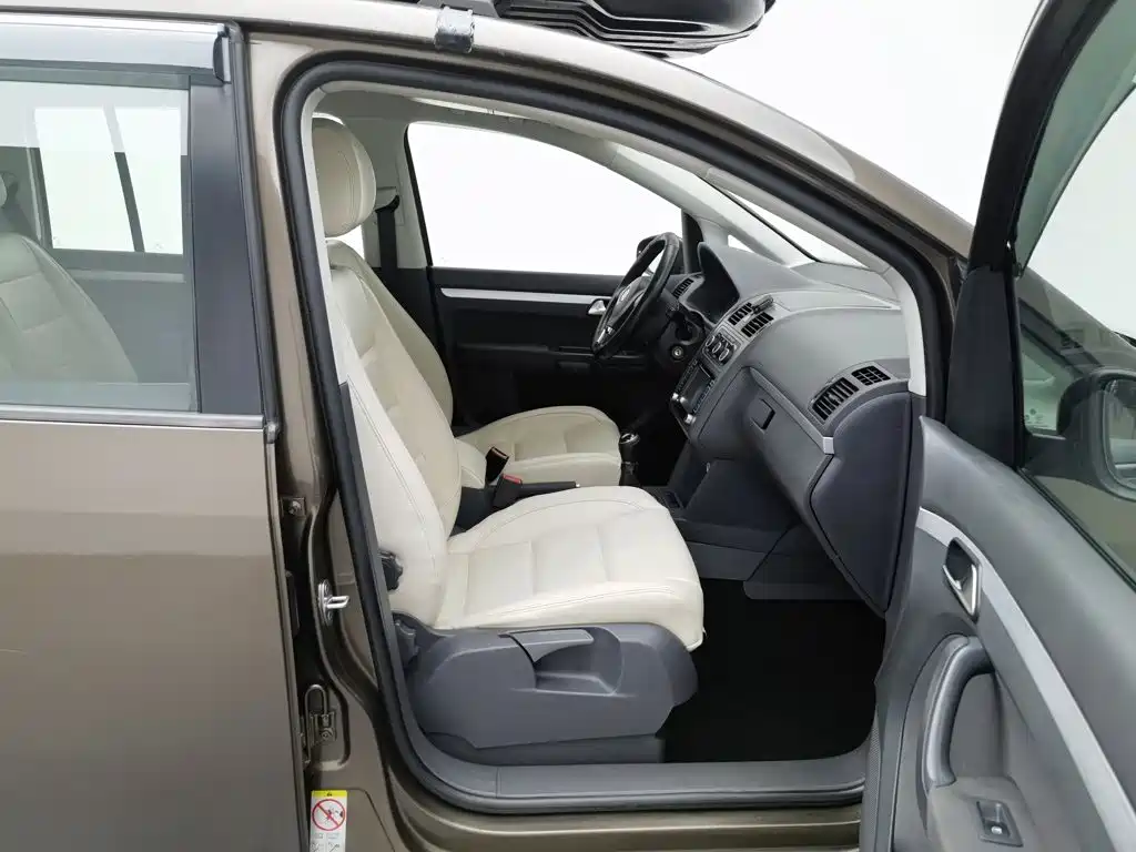 Volkswagen Touran — миниатюра 23