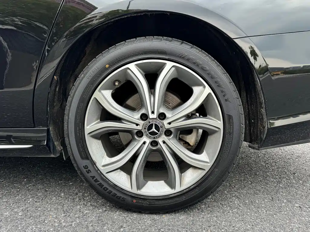Mercedes-Benz E-Class — миниатюра 8