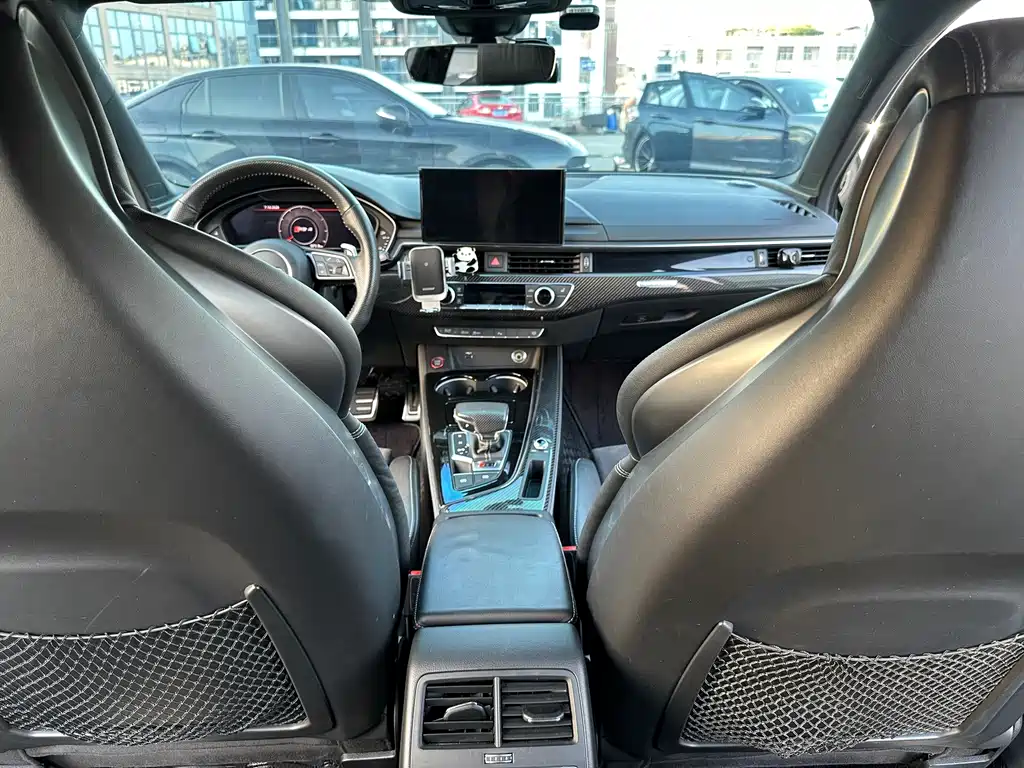 Audi RS 4 — миниатюра 11