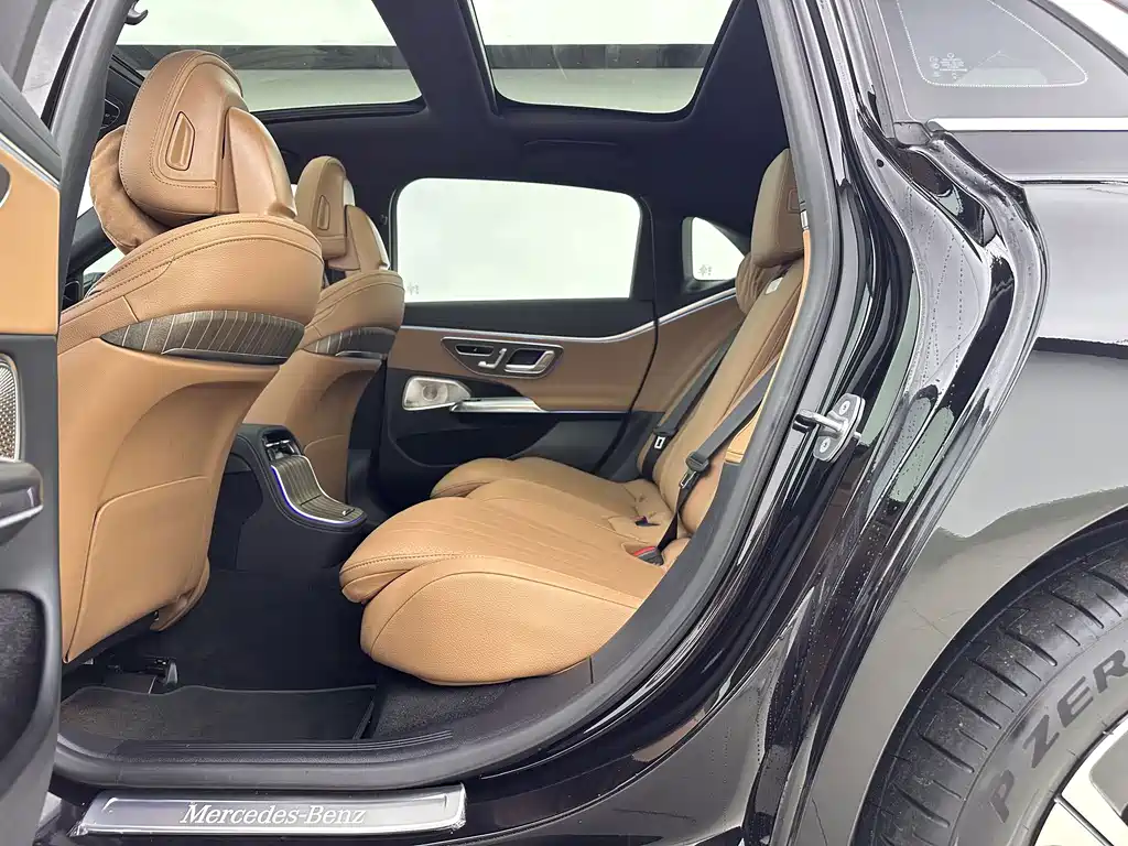 Mercedes-Benz E-Class — миниатюра 7
