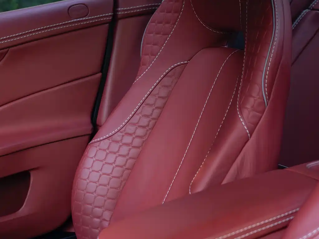 Aston Martin Vanquish — миниатюра 14