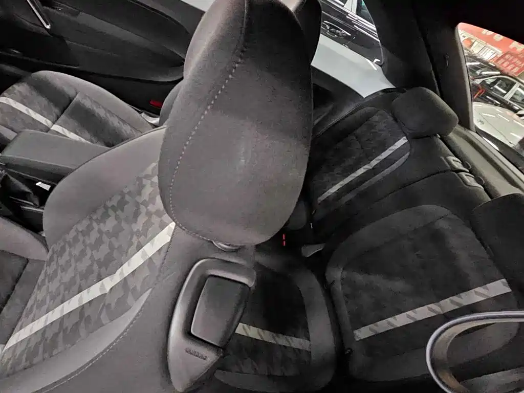 Volkswagen Beetle 180TSI Comfort Joy Edition, фото 8