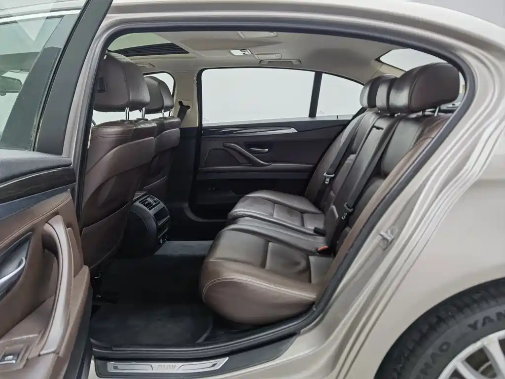 BMW 5 Series — миниатюра 15
