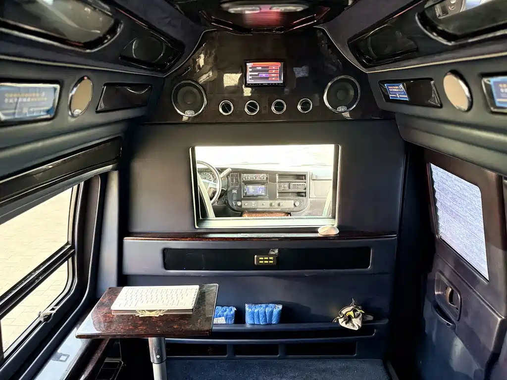 GMC Savana — миниатюра 14