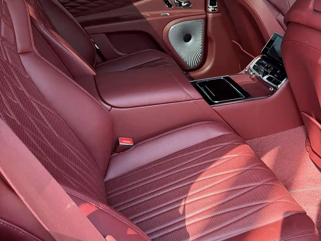 Bentley Flying Spur PHEV — миниатюра 4