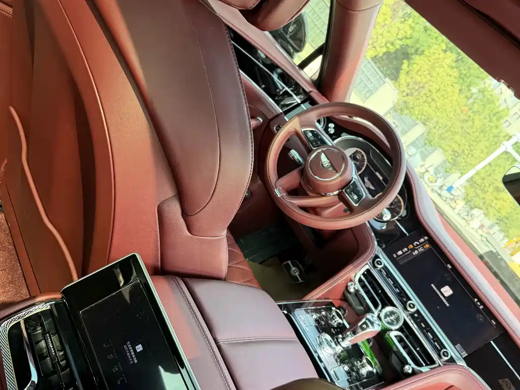 Bentley Flying Spur PHEV — миниатюра 9