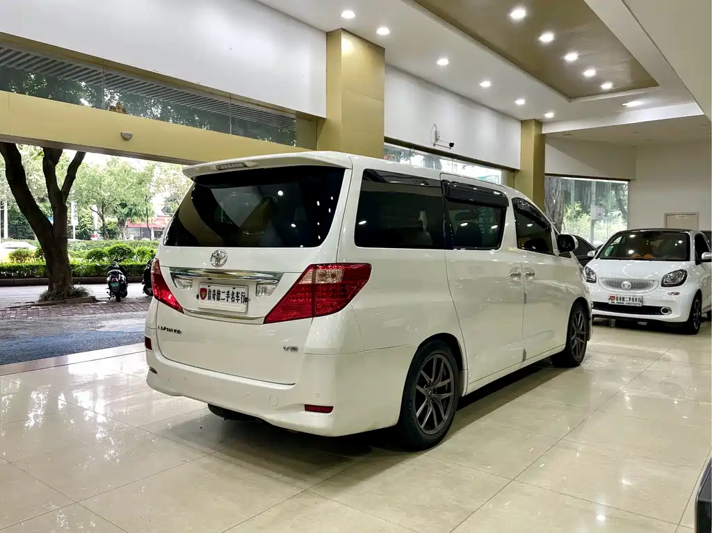 Toyota Alphard 2011 3.5L Luxury
