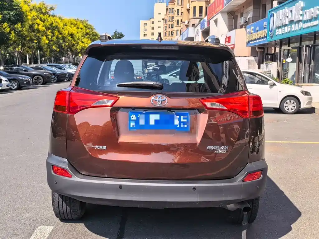 Toyota RAV4 — миниатюра 9