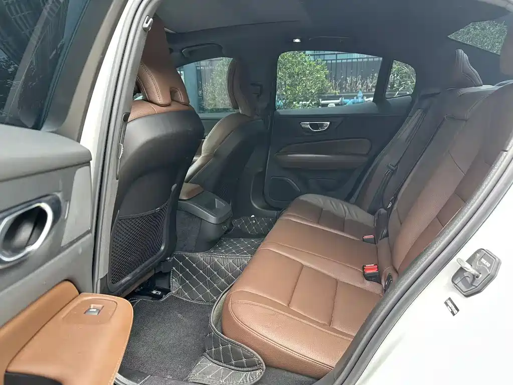 Volvo S60 2026 B4 Luxury