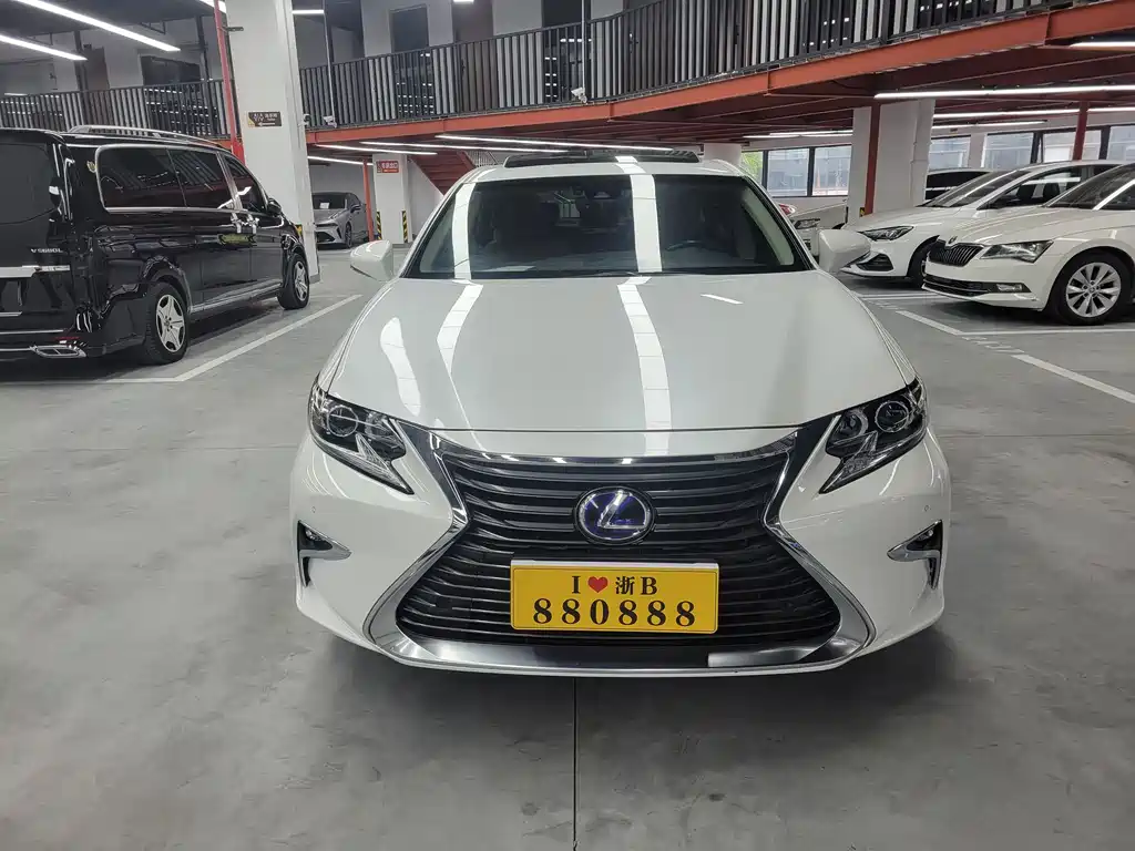 Lexus ES 2015 300h Comfort