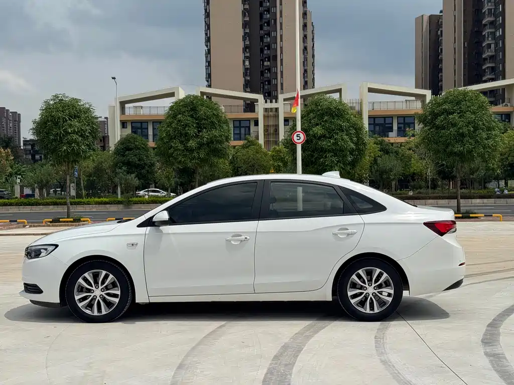 Buick Excelle — миниатюра 8
