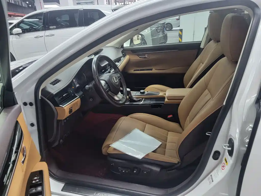 Lexus ES 2015 300h Comfort