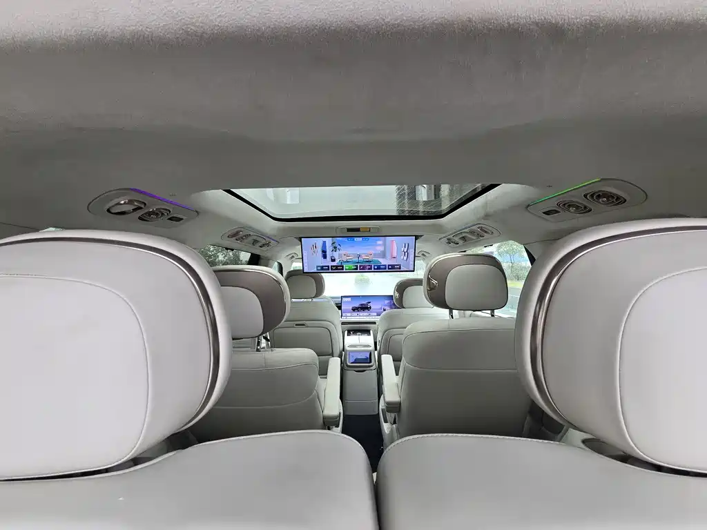 Lynk & Co 900 2025 2.0T Ultra 6 мест