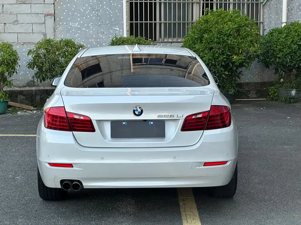 BMW 5 Series — миниатюра 16