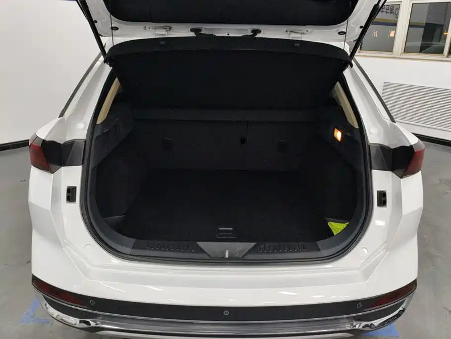 Bestune T77 2023 1.5T AT Luxury