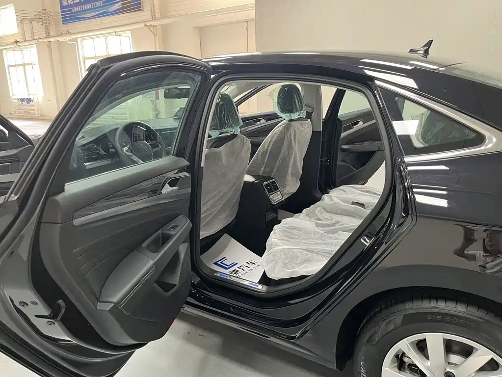 Volkswagen Passat PHEV — миниатюра 11
