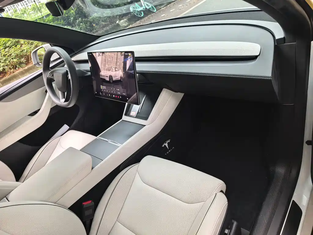Tesla Model Y L — миниатюра 11