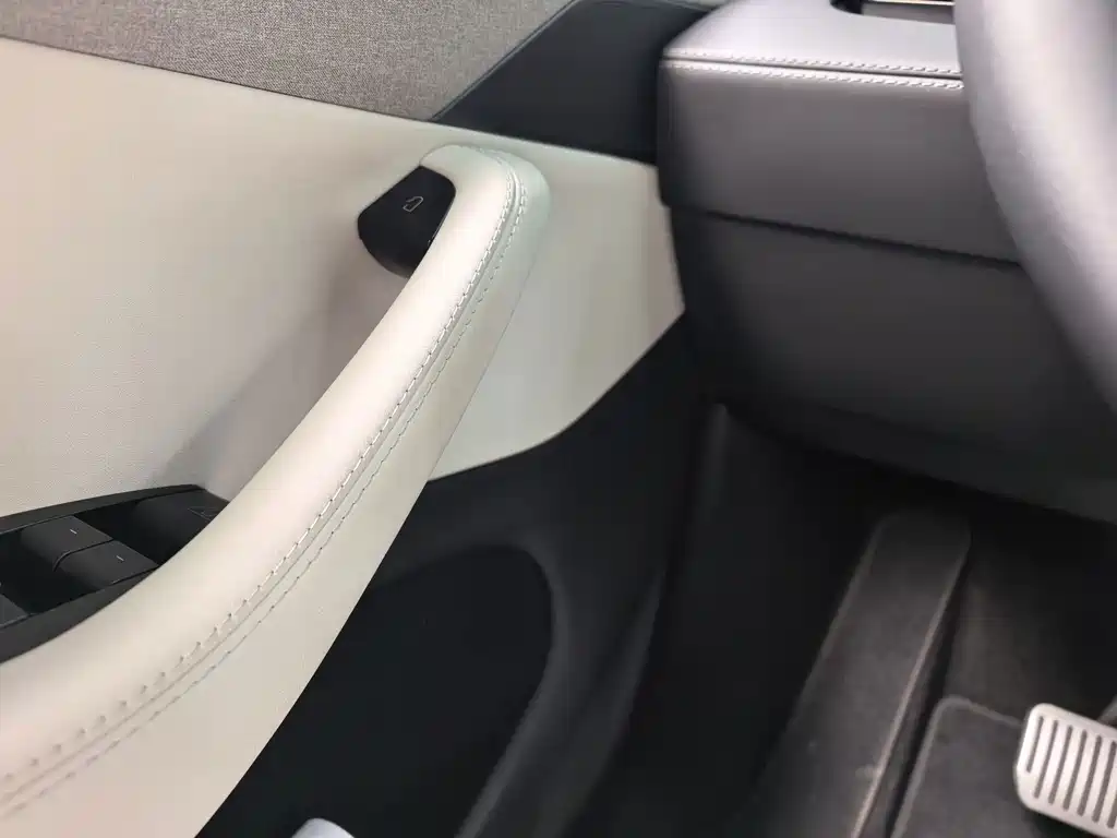 Tesla Model Y L — миниатюра 15