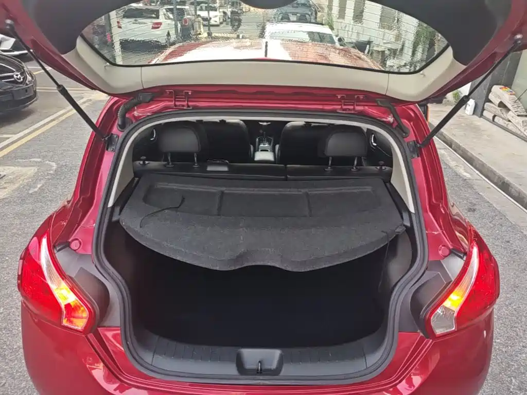 Nissan Tiida — миниатюра 19