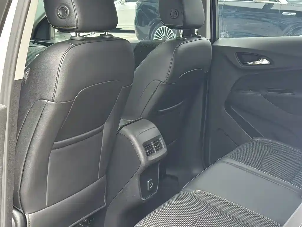 Chevrolet Equinox — миниатюра 8