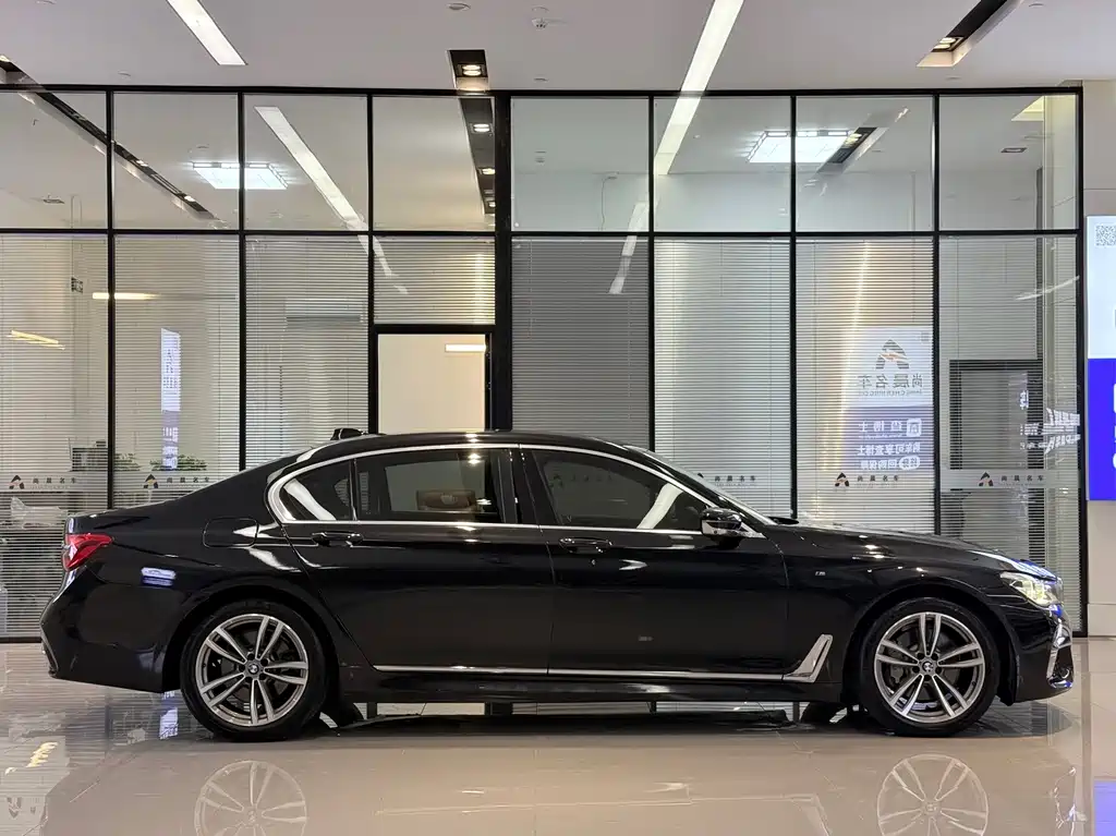 BMW 7 Series — миниатюра 16