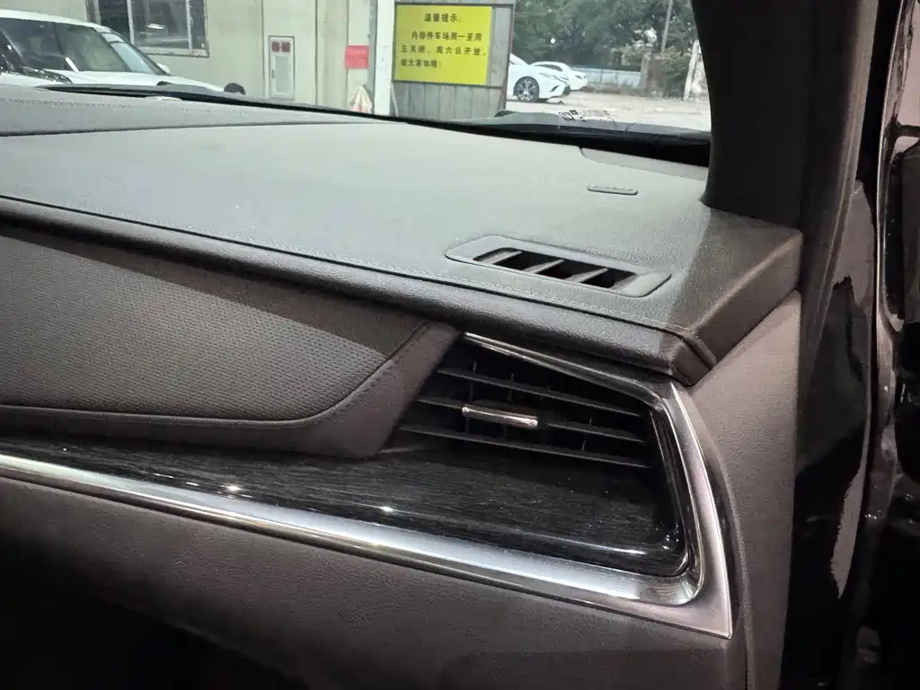 Cadillac XT5 — миниатюра 16