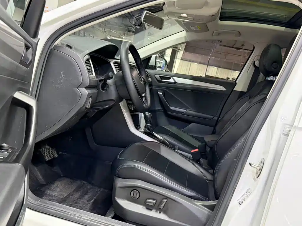 VOLKSWAGEN T ROC EXPLORING SONGS