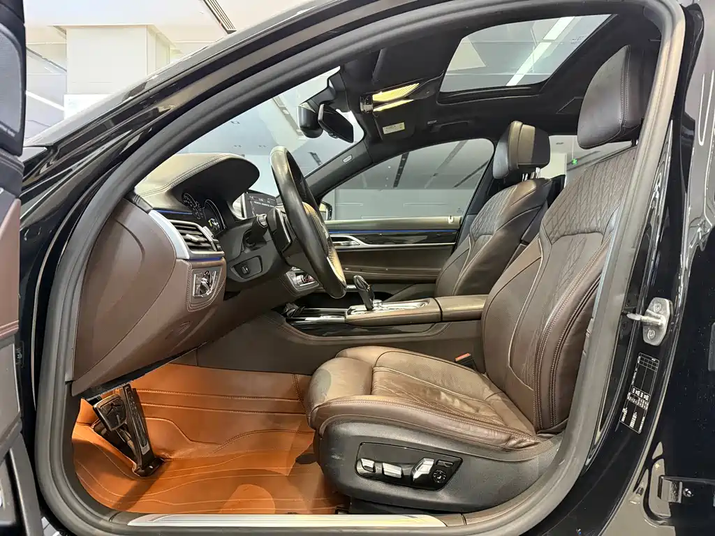 BMW 7 Series — миниатюра 6