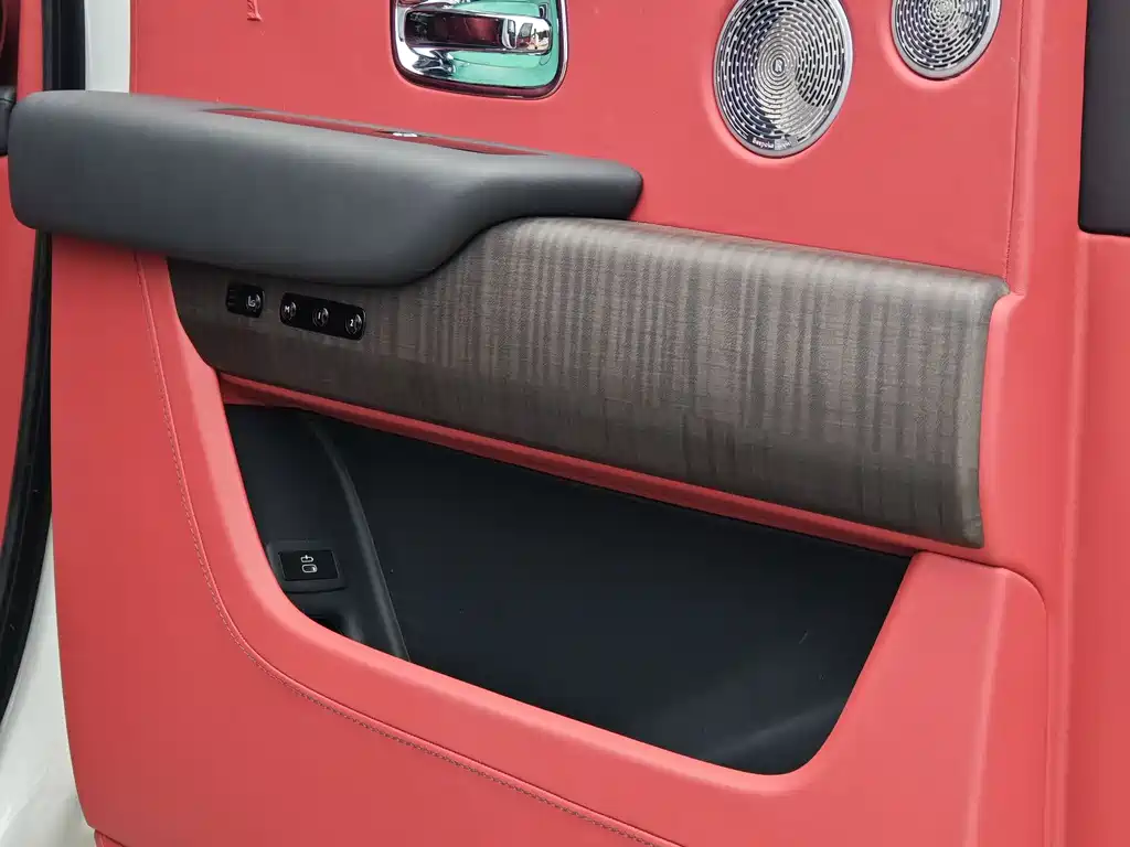 Rolls-Royce Cullinan 2018 мест