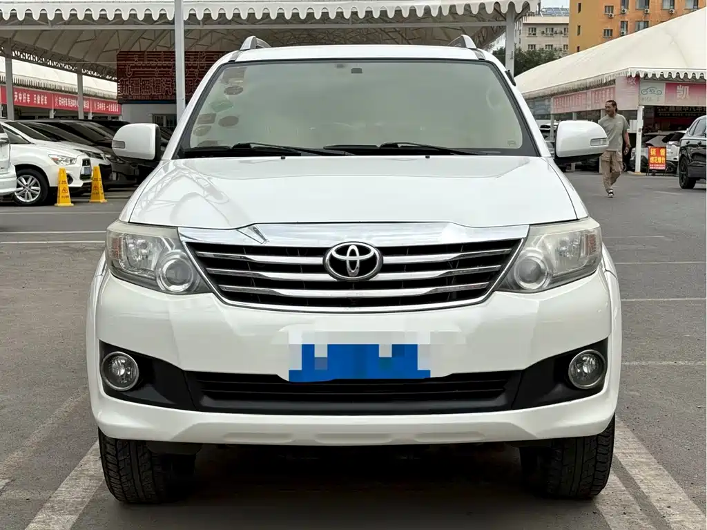 Toyota Fortuner — миниатюра 2