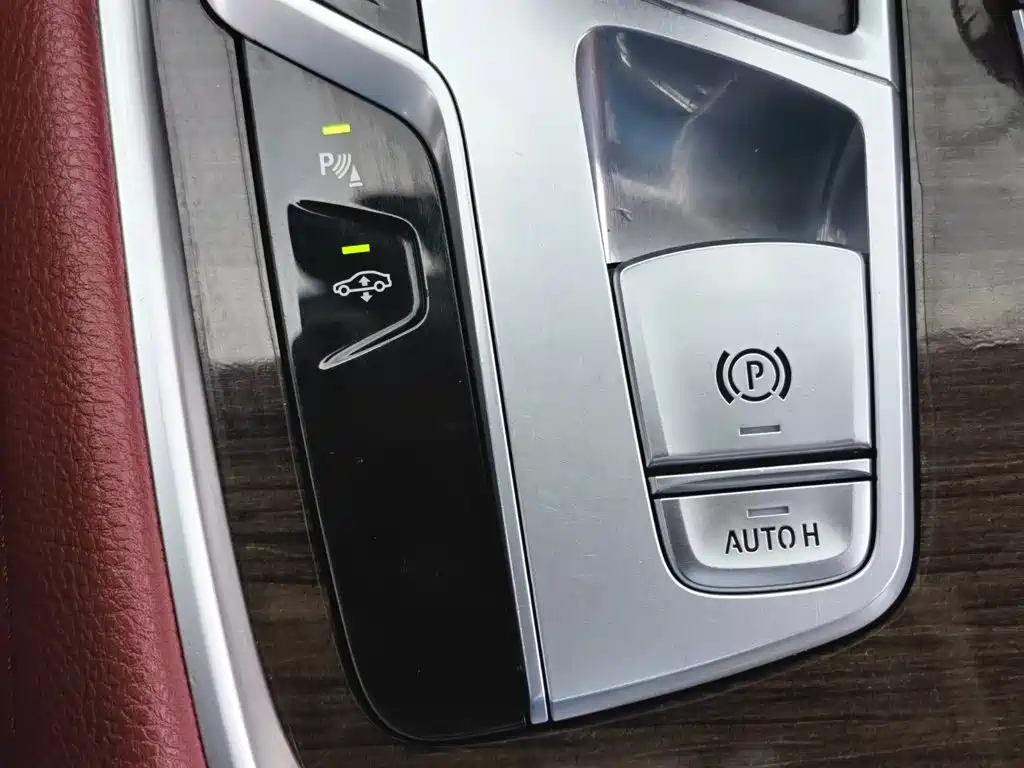 BMW 7 Series — миниатюра 22