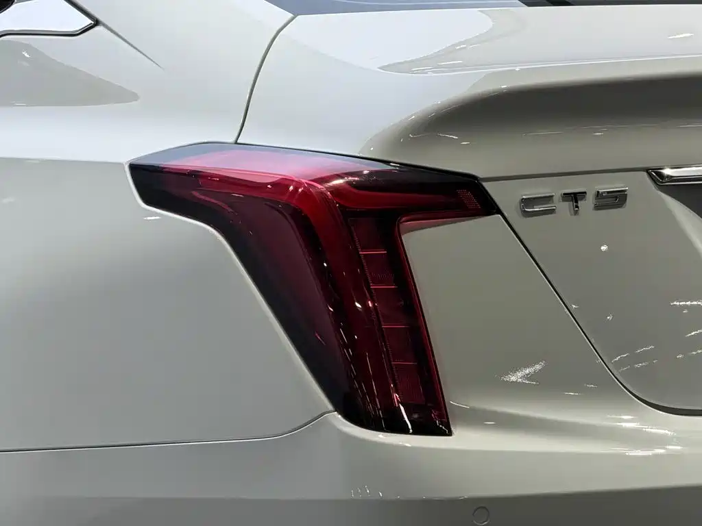 Cadillac CT5 — миниатюра 8